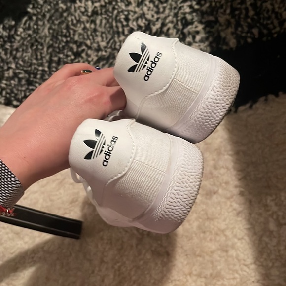 Mens adidas white sneakers size 13.5 - Picture 5 of 6